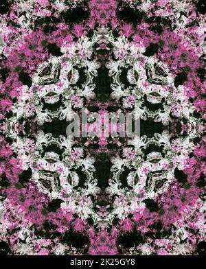 Abstraktes Kaleidoskop mit blauem, strukturiertem Hintergrund in Motteled, Pink, Schwarz und Weiß Stockfoto