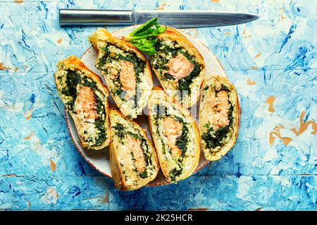 In Teig gebackener Lachs. Stockfoto