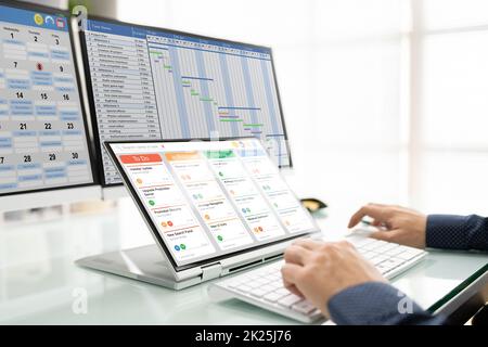 Kanban Project Management-Software Auf Laptop Stockfoto