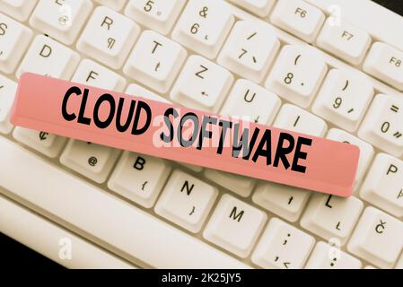 Konzeptionelle Caption Cloud-Software. Business Approach Programme, die zum Speichern von Daten verwendet werden, die über das Internet auf Daten zugreifen. Geben Sie erweiterte Lektions- und Vorlesungspläne ein, schreiben Sie neue Artikelseiten mit der Schreibmaschine Stockfoto