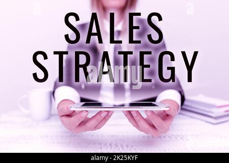 Konzeptionelle Überschrift Vertriebsstrategie. Konzept bedeutet Plan für die Erreichbarkeit und den Verkauf an Ihren Zielmarkt Marketing-App-Entwickler Präsentation des neuen Programms, Anzeige des aktualisierten Geräts Stockfoto