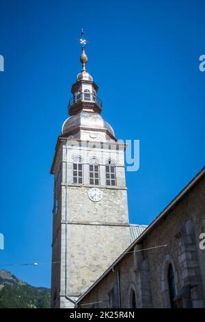 Kirche im Dorf des Grand Bornand, Frankreich Stockfoto