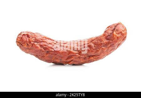 Geräucherte Schweinewurst auf weißem Hintergrund. Stockfoto