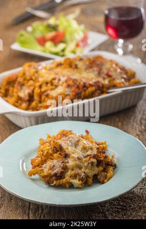 Geriebener Pasta auf Holz Stockfoto