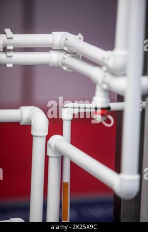 Verschiedene PVC-Rohre und -Fittings Stockfoto