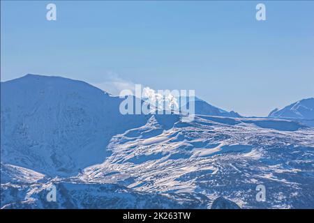 Blick auf die Vulkanlandschaft Mutnovsky auf der Kamtschatka-Halbinsel Stockfoto