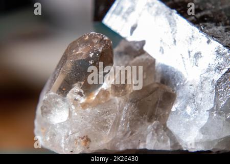 Nahaufnahme der Black Smoke Quartz Crystal Clusters Stockfoto