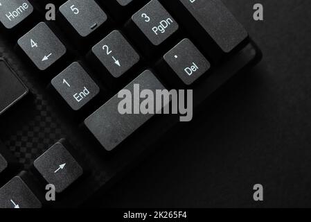 Neue Nachrichten Online Senden, Visuelle Romane Erstellen, Kurzgeschichten Eingeben, Wichtige Details Auflisten, Computerbriefe, Entwicklerprogrammieranwendungen Stockfoto