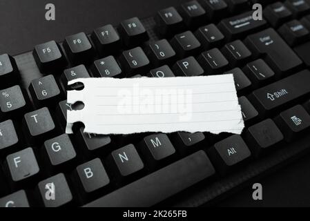 Neue Nachrichten Online Senden, Visuelle Romane Erstellen, Kurzgeschichten Eingeben, Wichtige Details Auflisten, Computerbriefe, Entwicklerprogrammieranwendungen Stockfoto