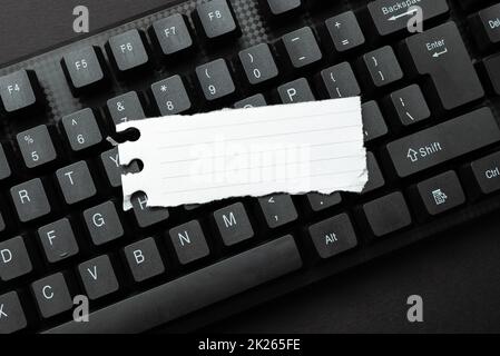 Neue Nachrichten Online Senden, Visuelle Romane Erstellen, Kurzgeschichten Eingeben, Wichtige Details Auflisten, Computerbriefe, Entwicklerprogrammieranwendungen Stockfoto