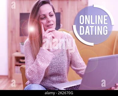 Handschrifttext Online-Dating. Internetkonzept Suchen Abgleichen von Beziehungen eDating Video-Chats Abstrakt Ablegen einer Online-Prüfung, Ansehen von Internetvideos Stockfoto