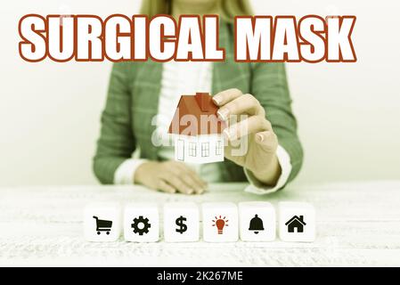 Text, der die Inspirationsmaske zeigt. Konzeptionelles Foto, das von Gesundheitsfachkräften während der Operation und Pflege getragen Wird Eine junge Dame Orbusinesswoman Holding Orposing Home in Business Outfit Stockfoto