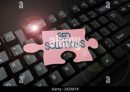 Konzeptüberschrift Seo Solutions. Wort, das auf der Ergebnisseite der Suchmaschine geschrieben wird, erhöht die Besucherzahlen durch Rankings abstrakt Lektions- und Vorlesungspläne eingeben, Songtexte erneut eingeben Stockfoto