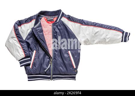 Kinderjacke für Frühling und Herbst. Stylische, blaue, weiße, warme Daunenjacke für Kinder, isoliert auf weißem Hintergrund. Beschneidungspfad. Trendige Mode für Kinder. Stockfoto