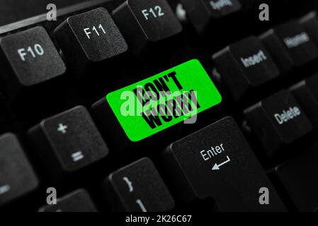 Schild mit „Don't worry“-Aufschrift. Das Geschäftsbeispiel zeigt, dass Sie weniger nervös sind und keine Angst vor etwas haben Abstraktes Erstellen von Online-Schreibdiensten, Lernen von Computerprogrammcodes Stockfoto