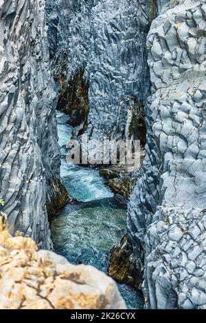 Ein Tag im malerischen Alcantara River Park, Sizilien, Italien Stockfoto