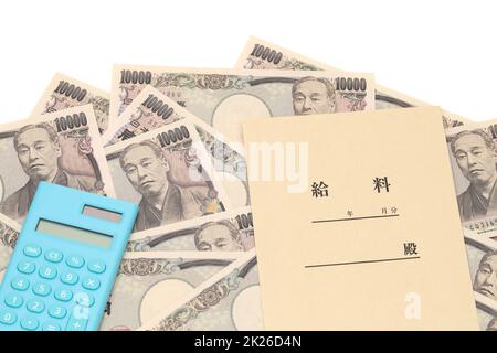 Japanische 10.000 Yen in einem Gehaltsbeutel auf weißem Hintergrund, Übersetzung: Gehalt. Stockfoto