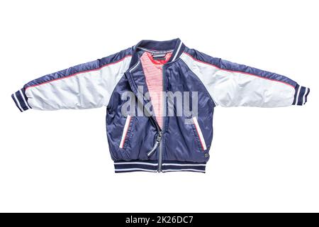 Kinderjacke für Frühling und Herbst. Stylische, blaue, weiße, warme Daunenjacke für Kinder, isoliert auf weißem Hintergrund. Beschneidungspfad. Trendige Mode für Kinder. Stockfoto