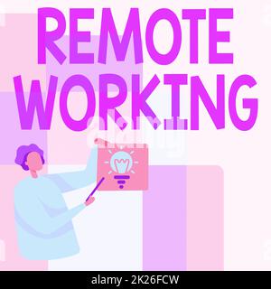 Konzeptionelle Beschriftung Remote Working. Geschäftskonzepte, die es Profis ermöglichen, außerhalb des Büros zu arbeiten, Mann, der Papier in der Hand hält, mit leuchtender Glühbirne, während er auf den Stick zeigt. Stockfoto