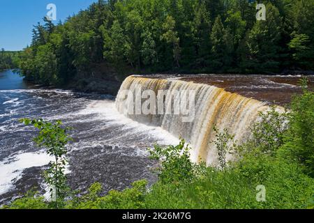 Roaring Falls an einem sonnigen Tag Stockfoto