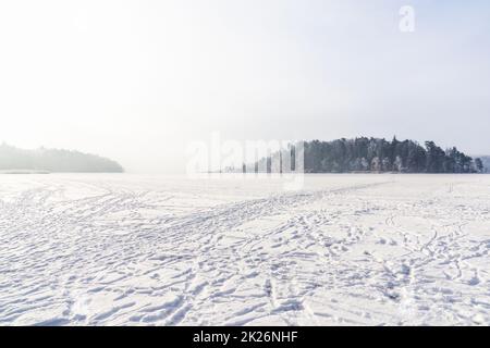 Der Ostersee ist zugefroren Stockfoto