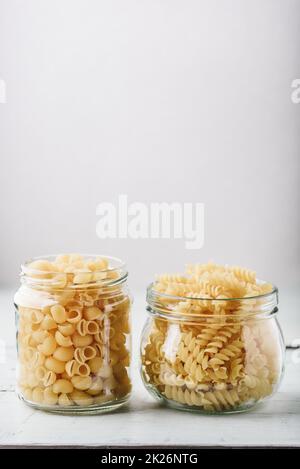 Zwei Arten von italienischen Pasta Stockfoto