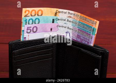 Gambische Geld in der schwarzen Mappe Stockfoto