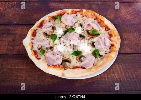 Eine italienische Pizza mediterrane Küche gesund komponiert Design Stockfoto