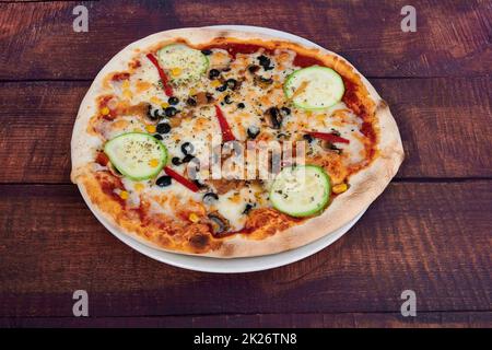 Eine italienische Pizza mediterrane Küche gesund komponiert Design Stockfoto