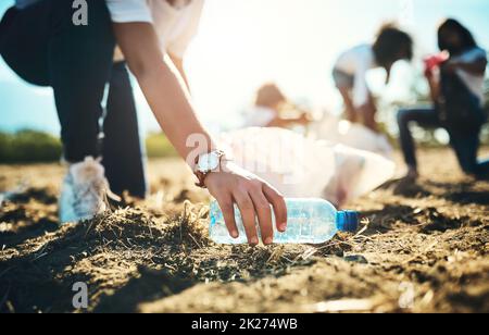 Wenn es nicht von der Natur gemacht ist, gehört es nicht in die Natur Stockfoto