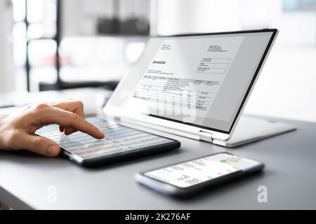 Online-Kontoauszug für digitale E-Rechnungen Stockfoto