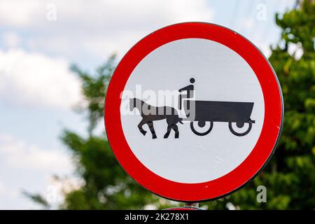 Ein Warnschild Pferd und Kutsche Stockfoto