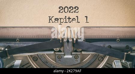 Text geschrieben mit einer Vintage-Schreibmaschine - 2022 Kapitel 1 - 2022 Kapitel 1 Stockfoto