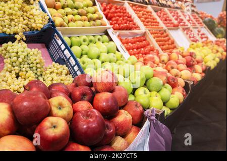 Auswahl an frischen Früchten Stockfoto