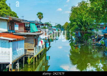 Leben entlang Prem Prachakon Kanal Fluss Don Mueang Bangkok Thailand. Stockfoto