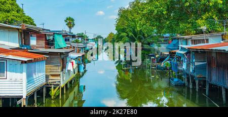 Leben entlang Prem Prachakon Kanal Fluss Don Mueang Bangkok Thailand. Stockfoto