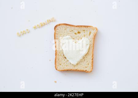 Sandwich zum Frühstück in Herzform mit Käse - Good Morning Inscription Stockfoto