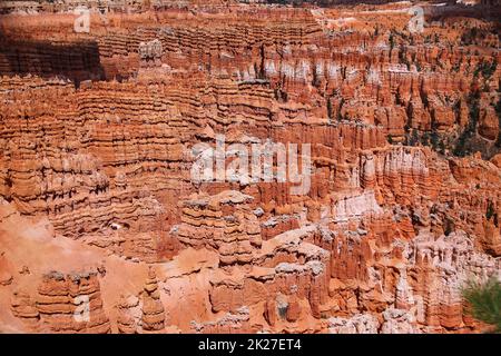 Der atemberaubende Blick auf die roten Hoodoos vom Sunset Point im Bryce Canyon National Park Stockfoto