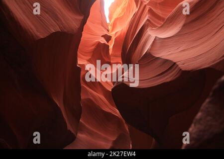 Die Formen der roten Felsen des Antelope Canyon Stockfoto