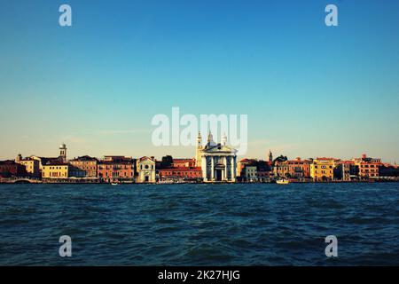 Blick auf die Lagune von Venedig mit der Kirche Santa Maria del Rosario dei Gesuati allgemein bekannt als Il Gesuati, Italien Stockfoto