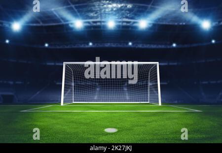 Fußball-Torpfosten unter Scheinwerfern im Stadion. 3D Rendering Stockfoto