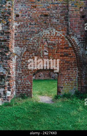 Ruinen der Abtei Eldena (Hilda) - ist ein ehemaliges Zisterzienserkloster in der Nähe der heutigen Stadt Greifswald in Mecklenburg-Vorpommern, Deutschland. Stockfoto