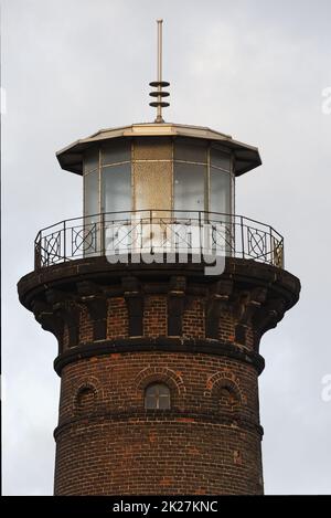 Spitze des historischen helios Leuchtturms mit dem polygonalen Glasturm Stockfoto