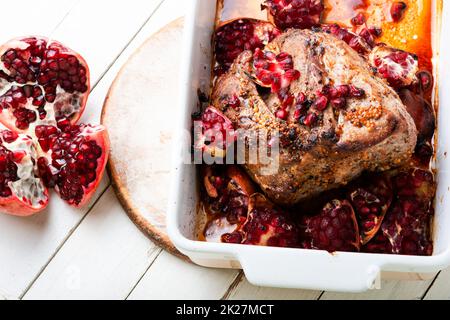 Schweinefleisch mit Granatäpfel Stockfoto