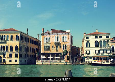 Canal Grande in Venedig, Italien. Exquisite Gebäude entlang der Grachten. Stockfoto