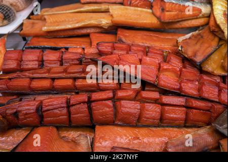 Verschiedene geräucherte Fischprodukte Stockfoto