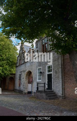 Noordhavenpoort-Gebäude in der Altstadt von Zierikzee Stockfoto