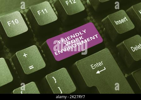 Handschriftfreundliche Arbeitsumgebung. Wort für zukünftige Stadt Intelligente, moderne, hochgelegene Gebäude Umgebung, die Hintergrundgeschichte der Figur eingibt, ein neues Konto für soziale Medien erstellt Stockfoto