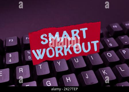 Handschriftliches Schild Smart Workout. Konzeptfoto Eigengestaltete Übung zur Maximierung des Muskelwachstums Einführung des neuen Produktschlüsselkonzepts, Tippen der Film-Untertitel-Software Stockfoto