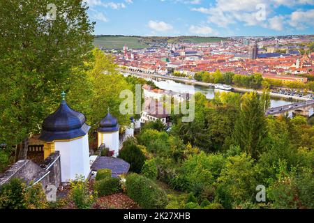 Würzburg. Die Altstadt von Würzburg und der Main mit Panoramablick vom Hügel Stockfoto